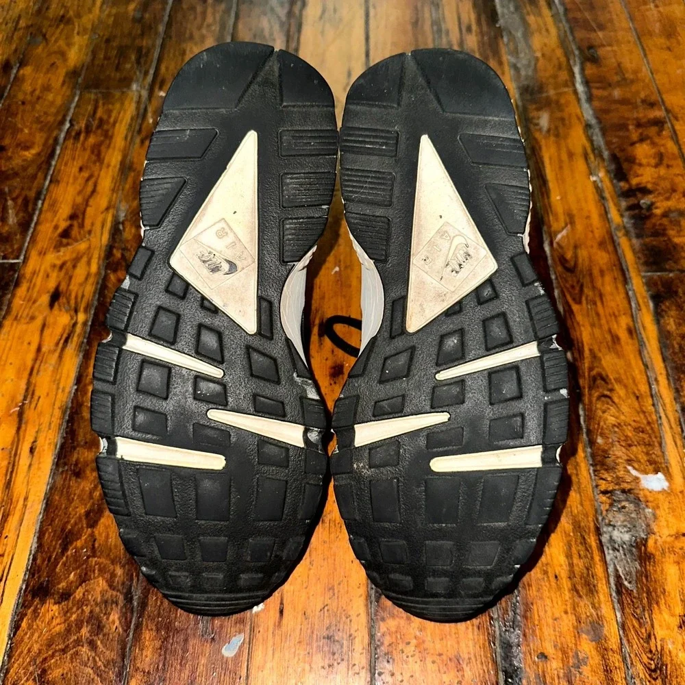 Nike Air Huarache Sneakers Women's Size 8 Matte Black Leather Comfort Lace Up
